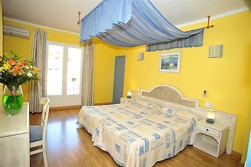 Hostal Hpc Porto Colom Guest house